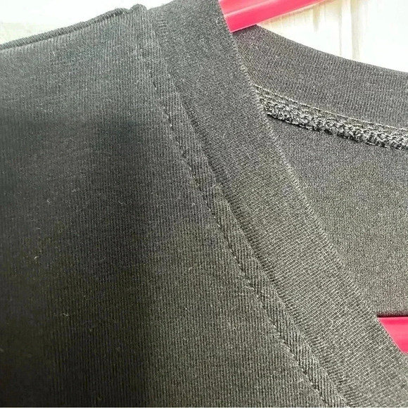 Calvin  Klein V-Neck T-Shirt Black Soft Size Large - Picture 2 of 16